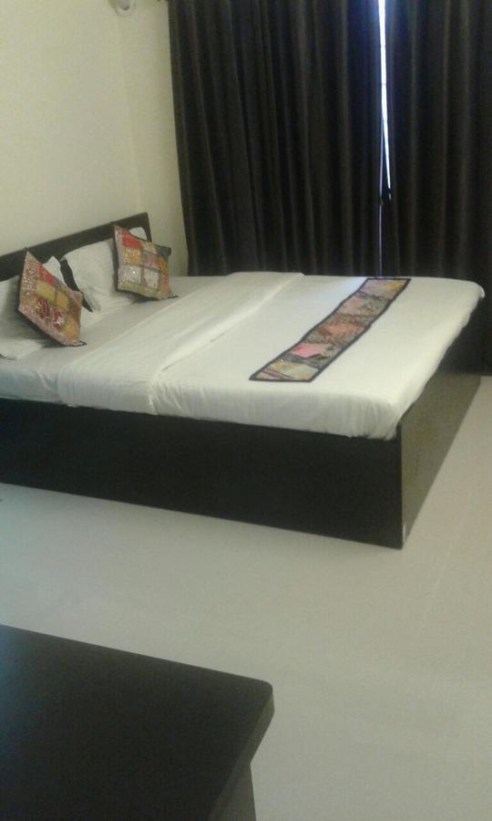 Poonam Hieghts Bed & Breakfast Mumbai Exterior photo
