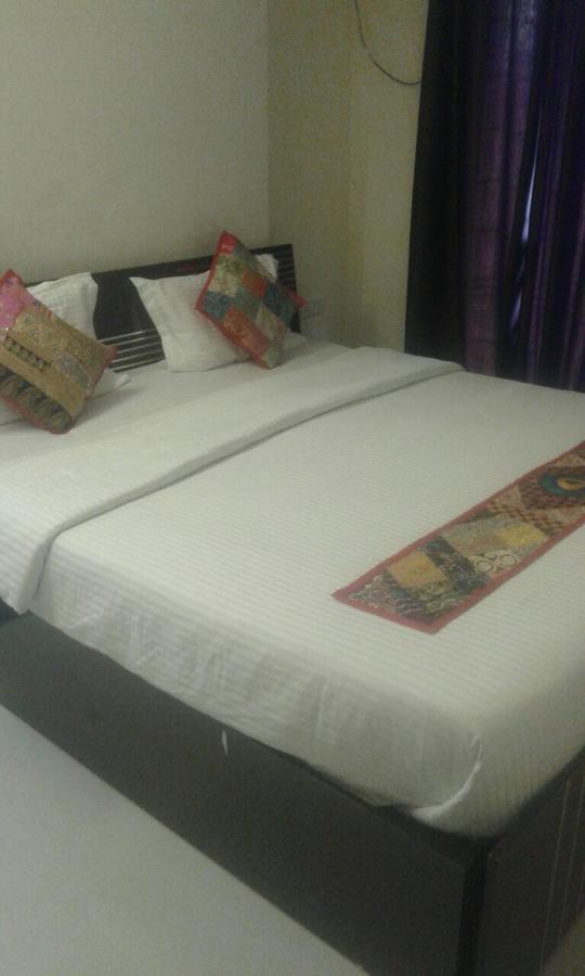 Poonam Hieghts Bed & Breakfast Mumbai Exterior photo